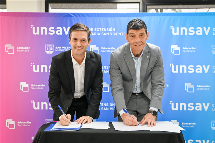 Nuevas herramientas educativas junto a la UNAJ.