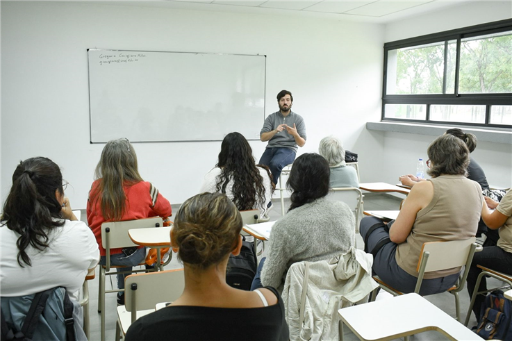 Oferta educativa en idiomas para la comunidad.
